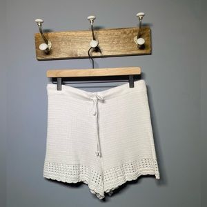 Aerie knit white shorts, size medium (item# 0005)